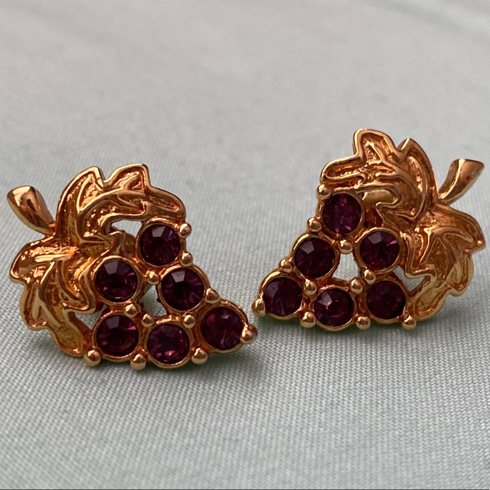 grape gold tone avon earrings vintage